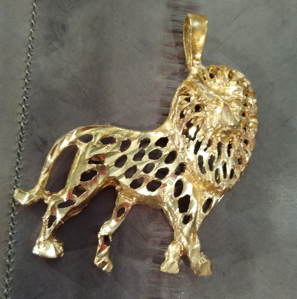 Vintage 80's-90's lion charm probably costume